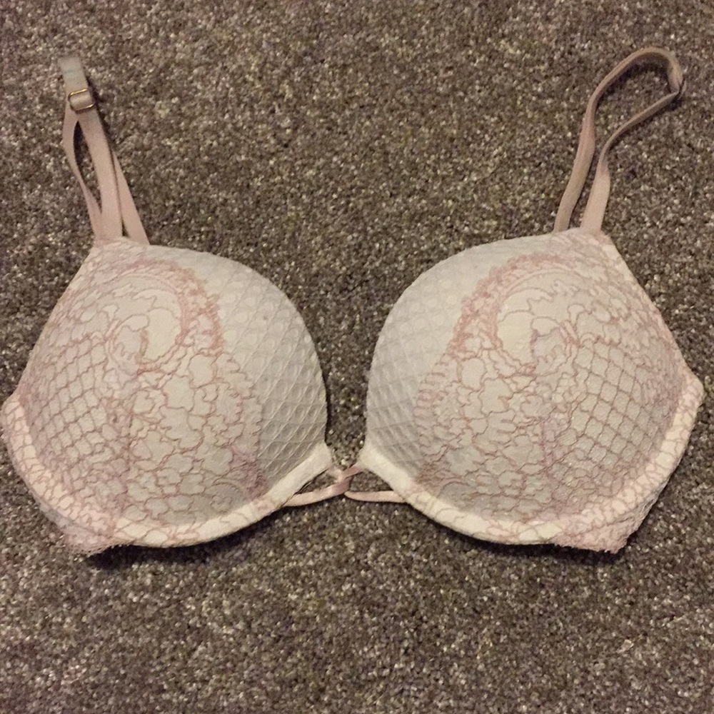 Victoria’s Secret Bombshell Bra 32C